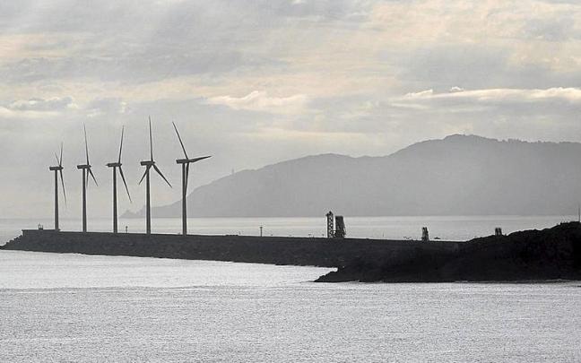 Sorkuntza eoliko handiari esker jaitsi da argiaren prezioa. | ARGAZKIA: P. VIÑAS