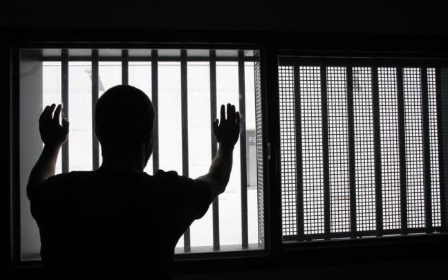 Una persona, en el interior del centro penitenciario de Pamplona. Una persona, en el interior del centro penitenciario de Pamplona.