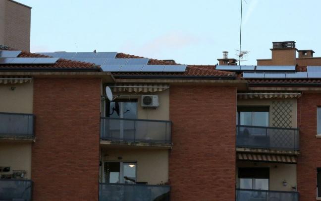 La de la plaza de Margarita de Navarra, número 8, fue el año pasado la primera comunidad en instalar paneles.