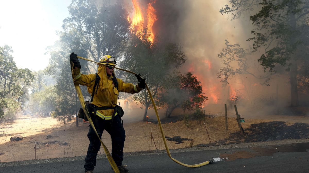 El incendio en el condado Mariposa, California, amenaza el parque de Yosemite