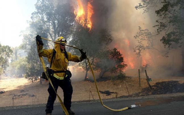 El incendio en el condado Mariposa, California, amenaza el parque de Yosemite El incendio en el condado Mariposa, California, amenaza el parque de Yosemite