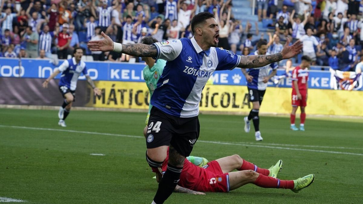 Miguel De la Fuente celebra su único gol con el Alavés en Primera División.