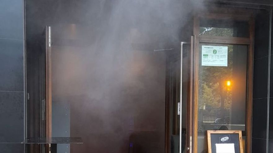 Humo saliendo del sal&oacute;n de juegos