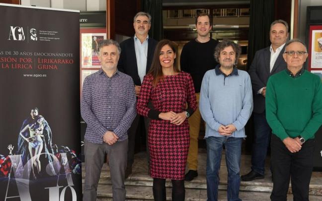 Participantes en la presentación de las funciones de AGAO, retratados este jueves en el Teatro Gayarre. Participantes en la presentación de las funciones de AGAO, retratados este jueves en el Teatro Gayarre.