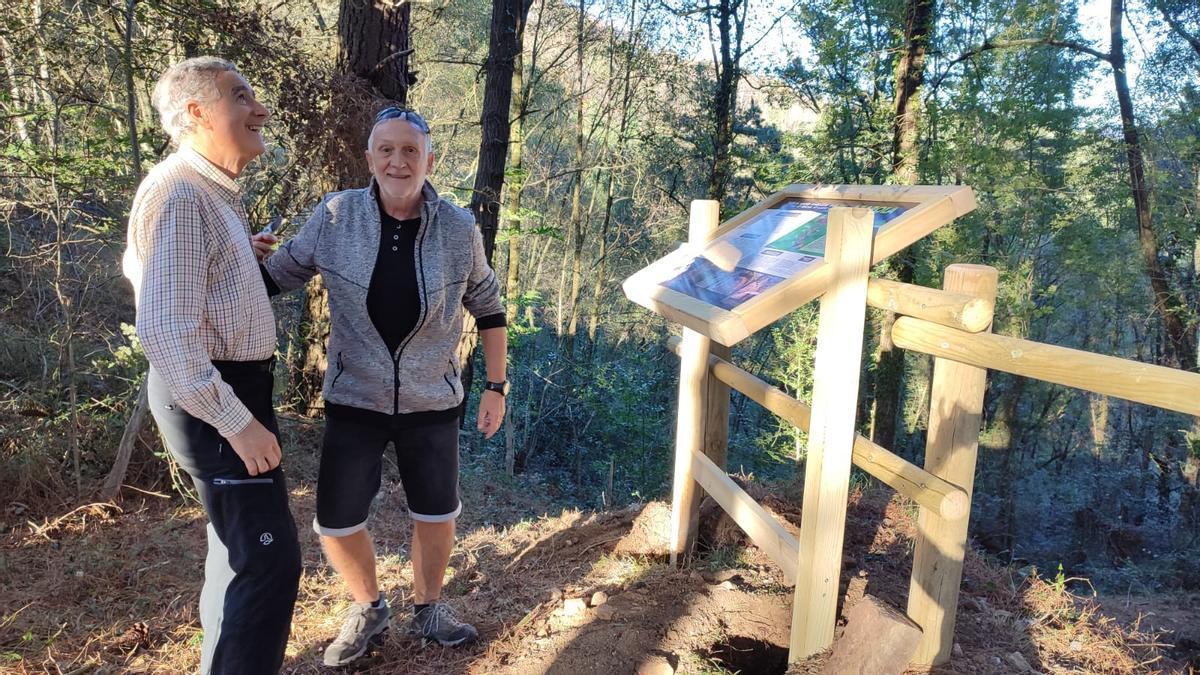 Integrantes de Ganguren Mendi Taldea en la zona de intervención y en donde se encuentra el horno Azarola.