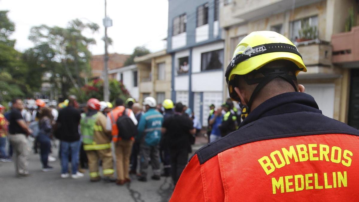 Equipos de rescate en la zona del accidente aéreo.