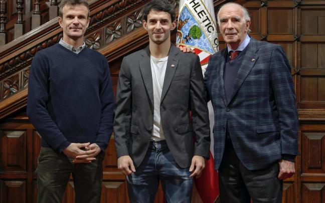 Altuna, junto a Uriarte e Iribar, en Ibaigane