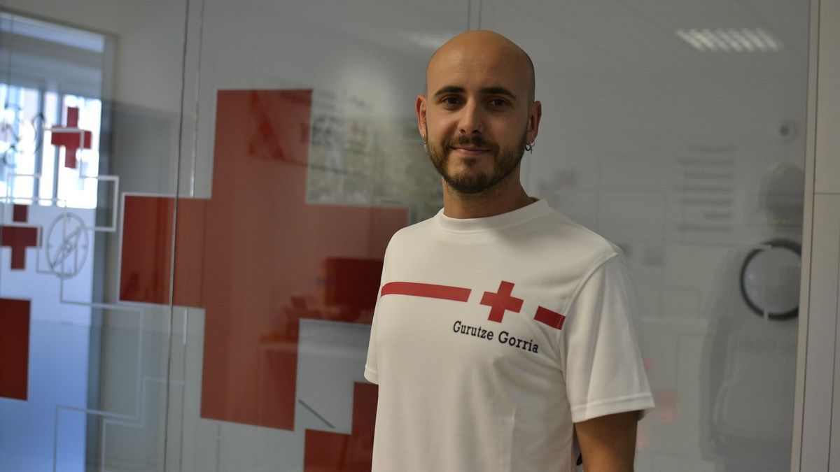 Guillermo Vázquez, coordinador de Cruz Roja en Bizkaia, en las oficinas de Bilbao.