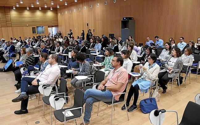 Público asistente a la jornada inaugural del Congreso, ayer en Baluarte. | FOTO: IÑAKI PORTO