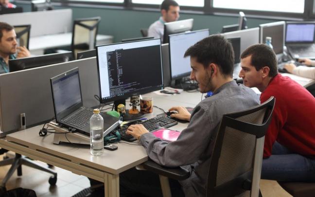 La digitalización de la industria y los servicios asociados son fortalezas en las que debe incidir el tejido productivo vasco.