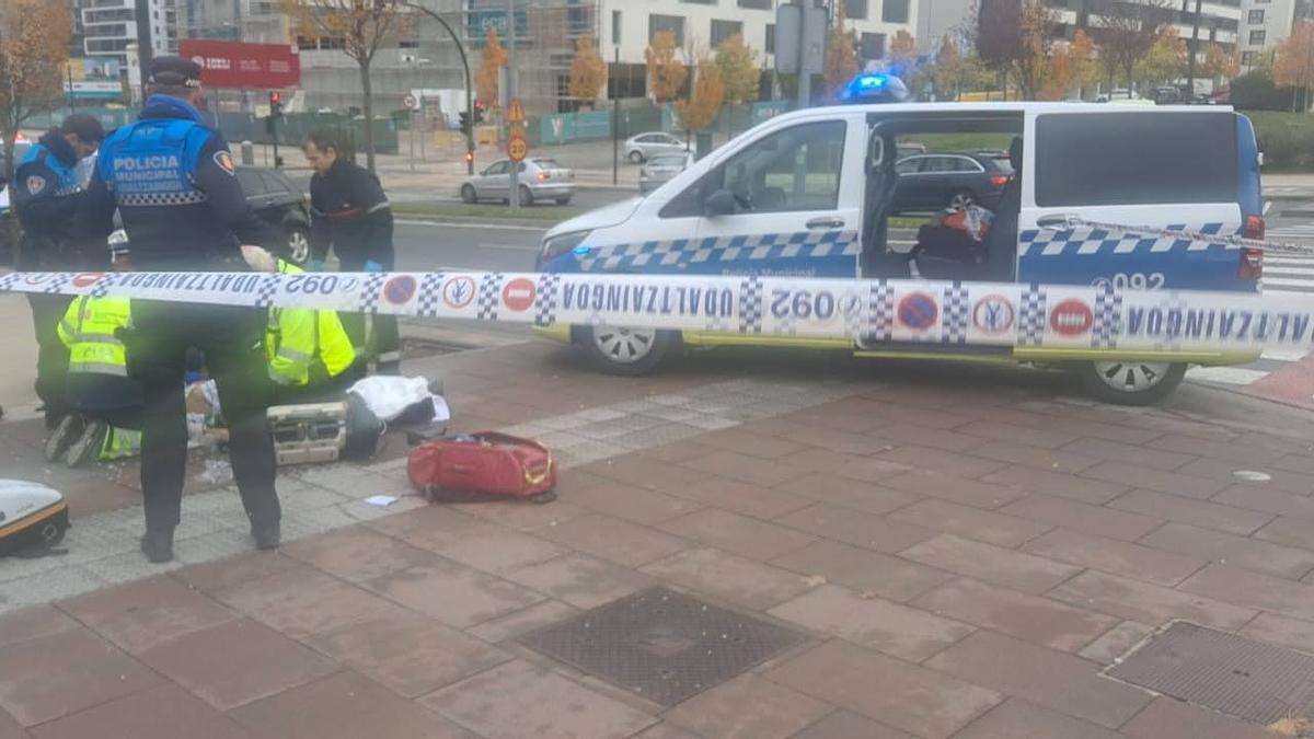 Sanitarios, bomberos y polic&iacute;as municipales atienden al ciudadano.