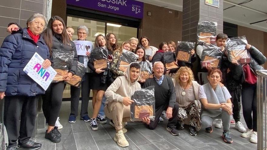 La iniciativa Marcha de las Tres Erres reúne a estudiantes y mayores.