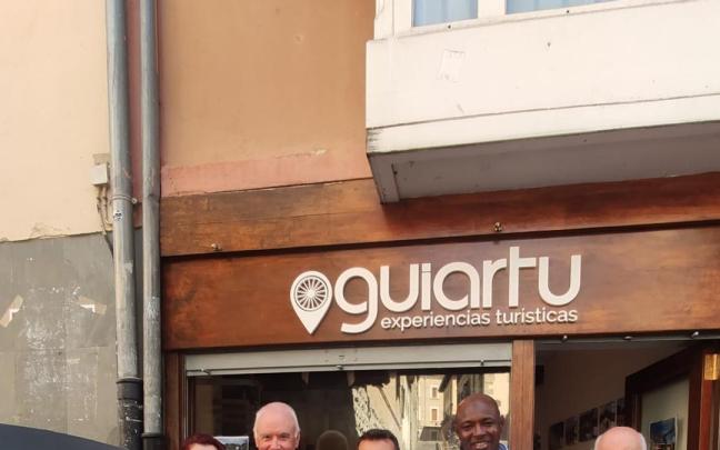 Guiartutik bisita turistiko desberdinak egiten dituzte egunero