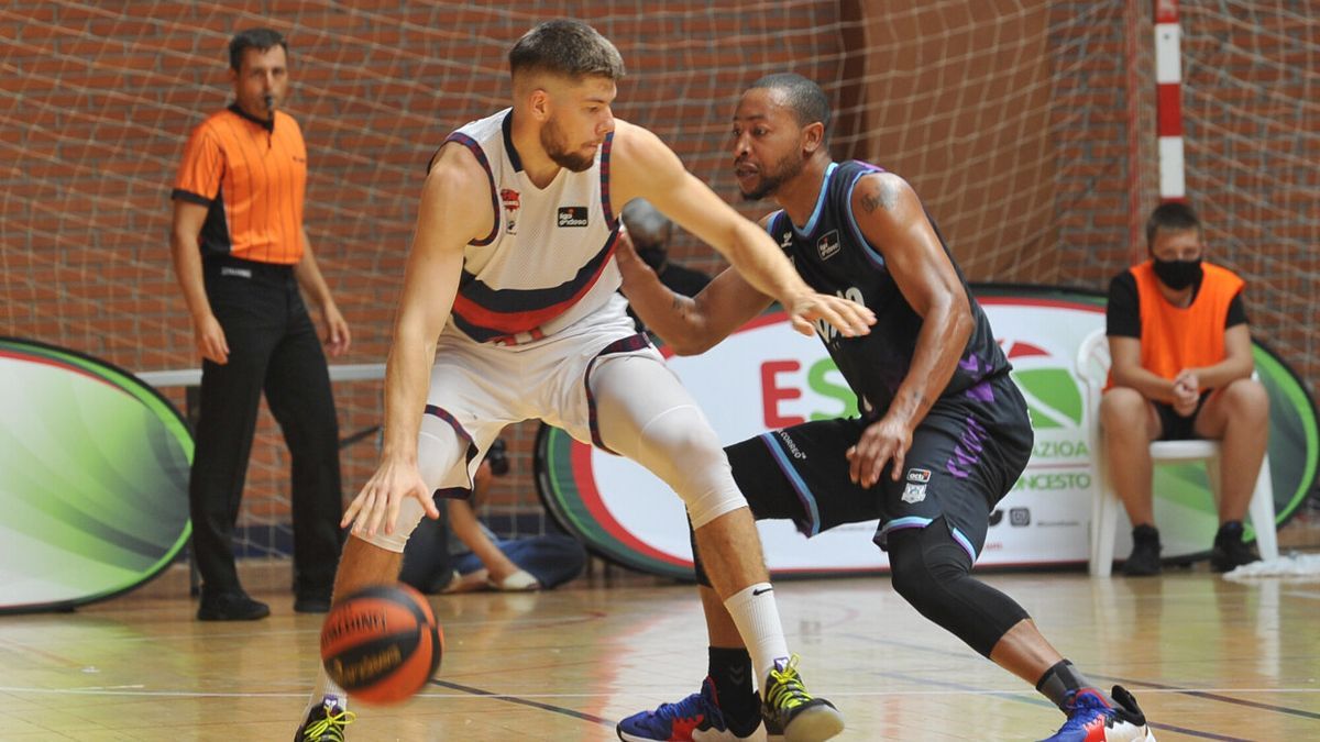 Giedraitis, durante un momento de la pasada Euskal Kopa disputada el año pasado en Santurtzi ante el Bilbao Basket