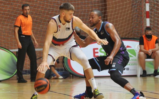 Giedraitis, durante un momento de la pasada Euskal Kopa disputada el año pasado en Santurtzi ante el Bilbao Basket