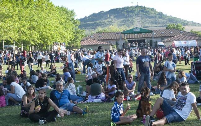Ambiente durante la romer&iacute;a del D&iacute;a de Olarizu
