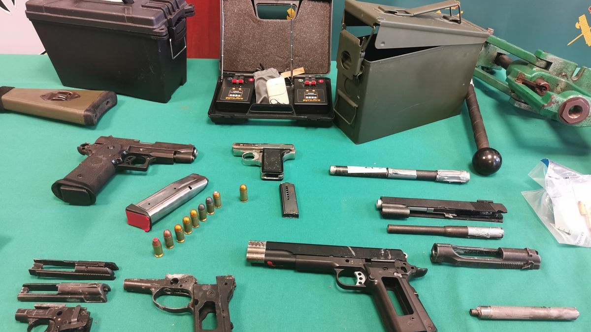 El detenido tenía armas creadas por él en su casa de Bermeo