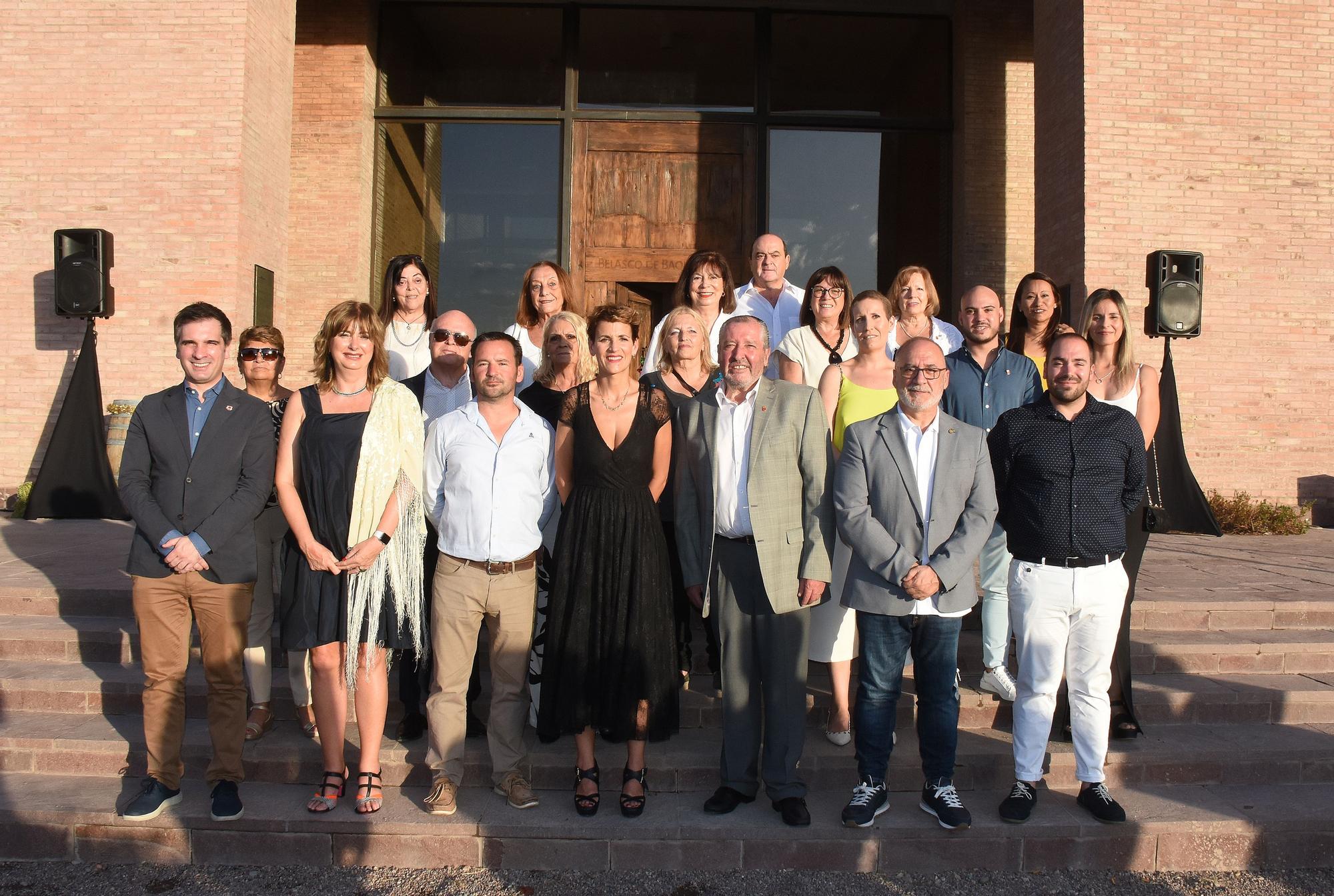 Primera fila, izda-dcha: Miguel Moreno, Ana Ollo, Mikel Belasco, María Chivite, Gonzalo R. Erice, Juan Cruz Cigudosa y Sergio Pérez, con representantes institucionales y miembros de los centros navarros en Argentina.
