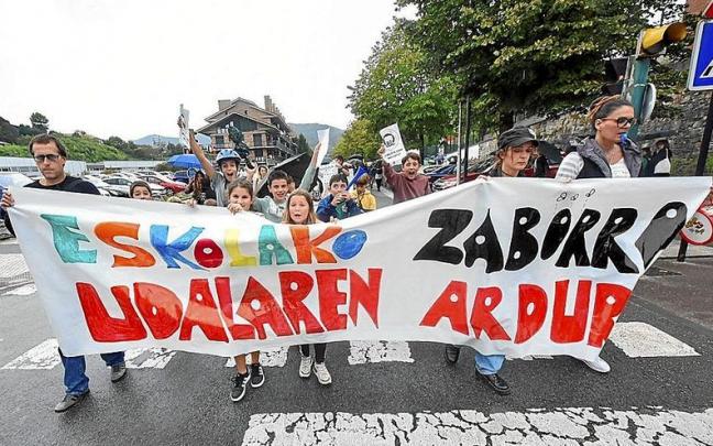Las familias del colegio Talaia piden una solución Las familias del colegio Talaia piden una solución