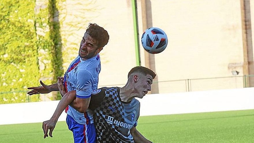 Lance del partido entre la Mutilvera y el Alavés B. | FOTO: OSKAR MONTERO