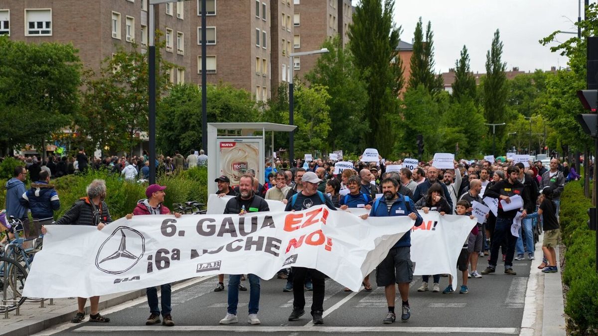 Cientos de trabajadores en la manifestación de Mercedes hasta la Virgen Blanca