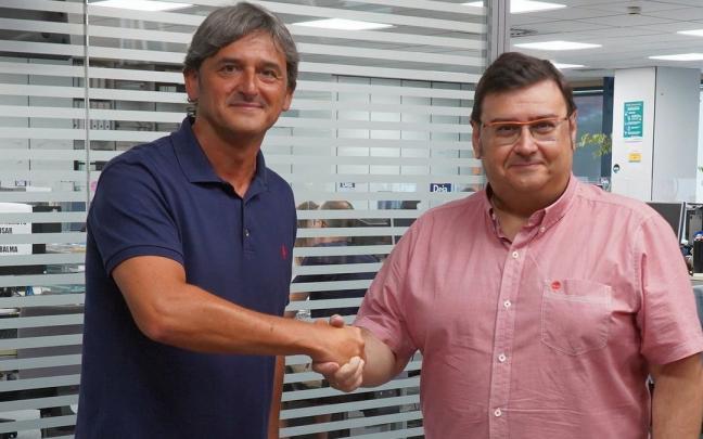 José Manuel Monje estrecha la mano de Iñaki González José Manuel Monje estrecha la mano de Iñaki González