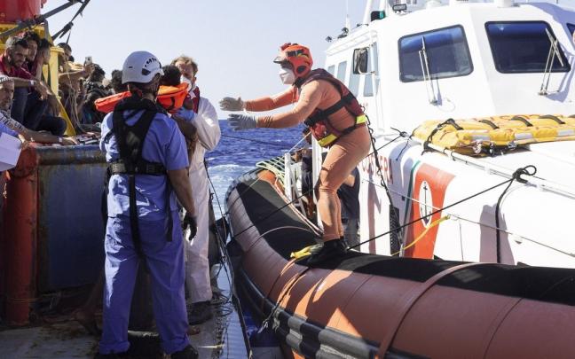 Los barcos ‘Sea Watch3’ y ‘Ocean Viking’ han rescatado los últimos días a más de 700 migrantes. Los barcos ‘Sea Watch3’ y ‘Ocean Viking’ han rescatado los últimos días a más de 700 migrantes.