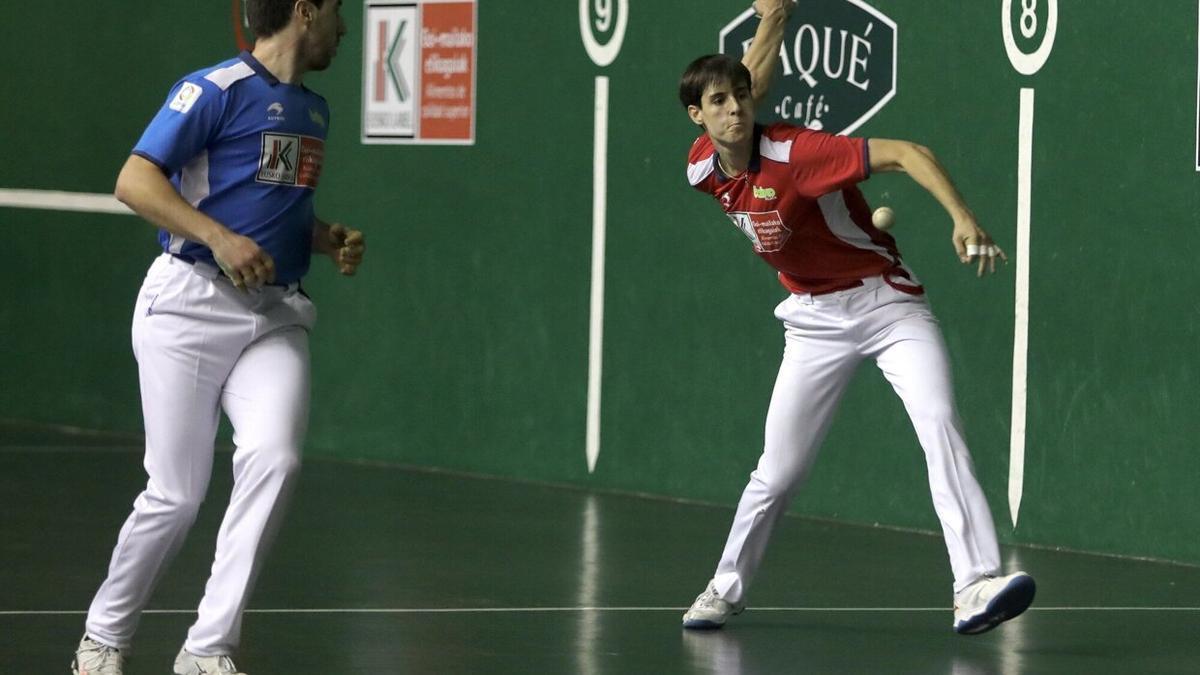 Martxel Iztueta, en el encuentro de su debut como pelotari profesional.