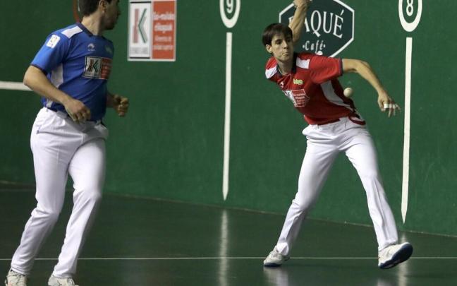 Martxel Iztueta, en el encuentro de su debut como pelotari profesional.
