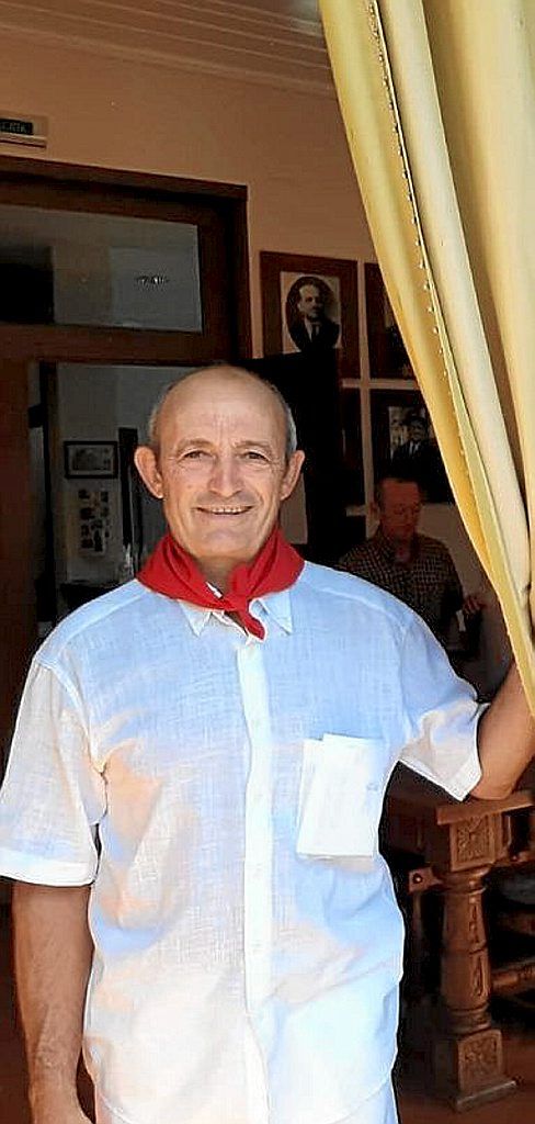 Gigantes, cabezudos y vecindad toman la calle.