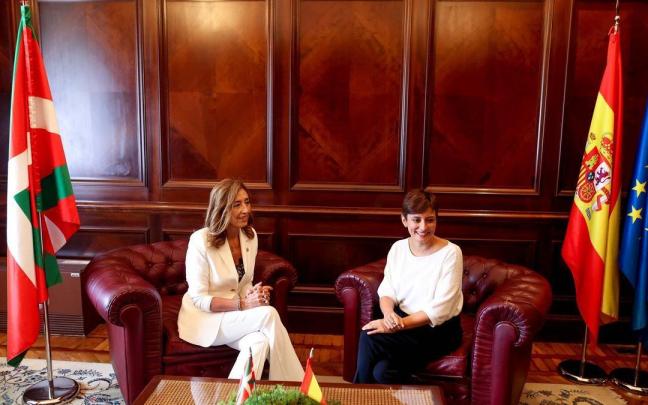La consejera de Autogobierno, Olatz Garamendi, con la ministra de Política Territorial, Isabel Rodríguez La consejera de Autogobierno, Olatz Garamendi, con la ministra de Política Territorial, Isabel Rodríguez