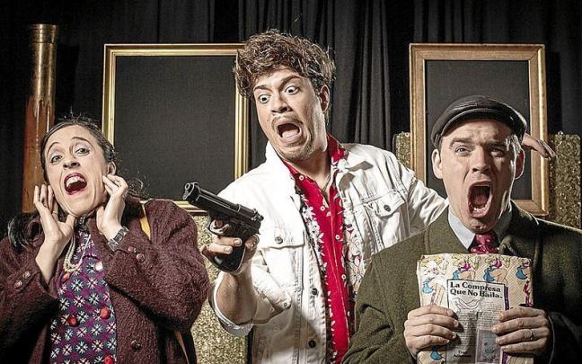 Eva Merlo, Alex Quiroga y Samuel Gibert, caracterizados como los personajes de la marquesa, el heredero y el se&ntilde;or feudal.