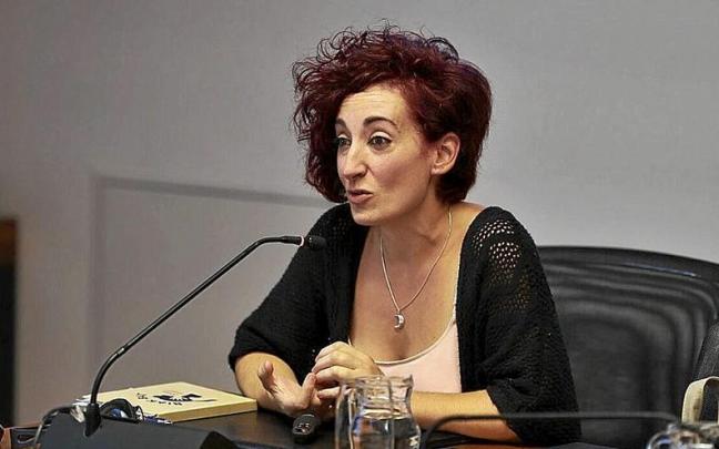 Josune Azpiroz, en la sesión de trabajo de la comisión de Derechos Sociales del Parlamento Josune Azpiroz, en la sesión de trabajo de la comisión de Derechos Sociales del Parlamento