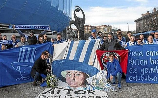 Uno de los homenajes realizados al realista asesinado. | FOTO: RUBEN PLAZA