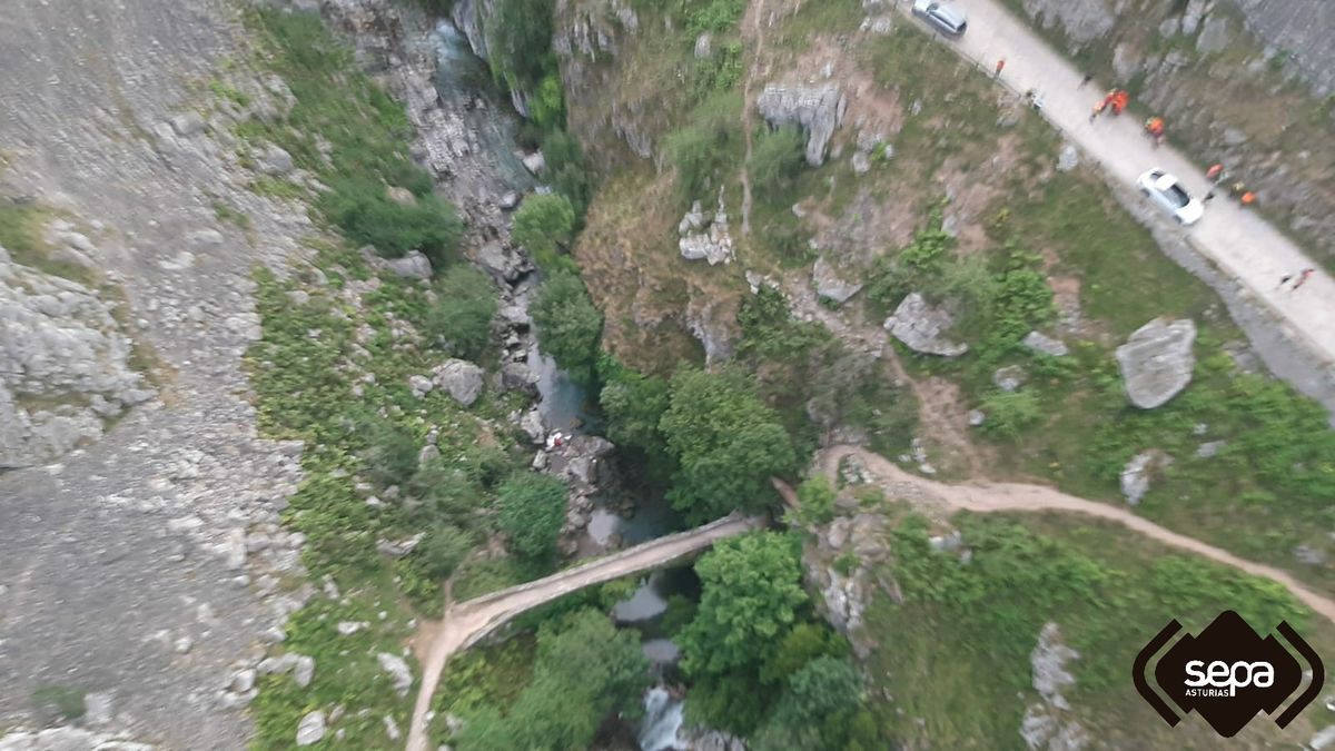 Fallece una senderista en la ruta del Cares tras sufrir una caída de 20 metros