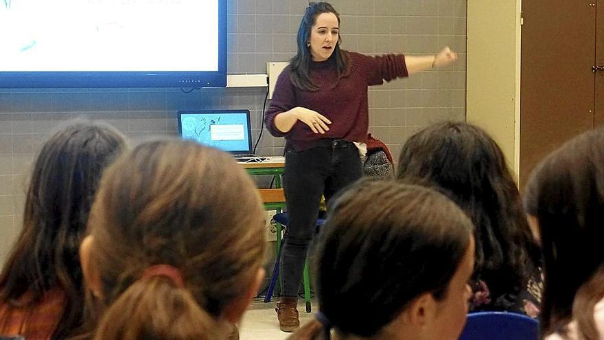 Maddi Astigarraga, durante su encuentro con el alumnado de Luzaro ayer por la tarde.