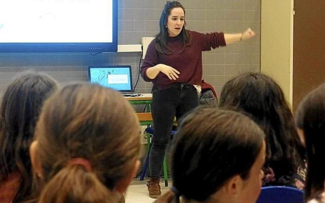 Maddi Astigarraga, durante su encuentro con el alumnado de Luzaro ayer por la tarde.