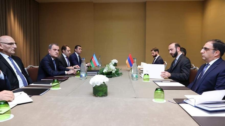 Reunión bilateral de ministros de Relaciones Exteriores de Azerbaiyán y Armenia celebrada en Ginebra (Suiza).