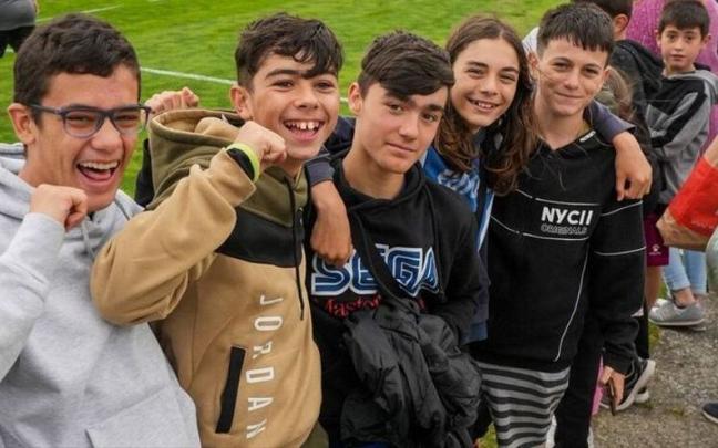 Aficionados asistiendo a un entrenamiento en Ibaia.