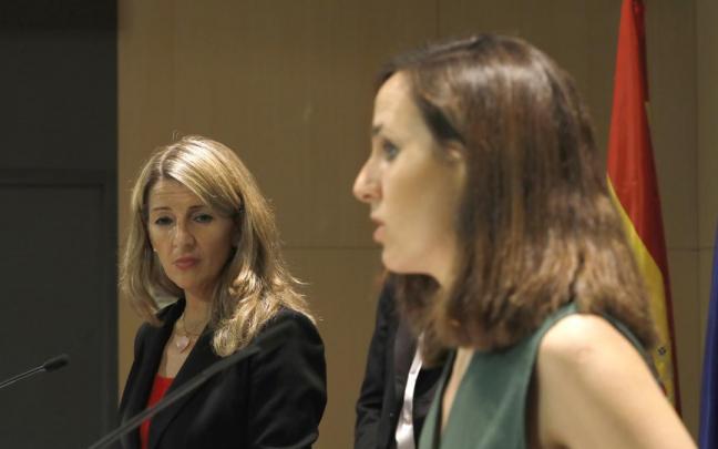 La líder de Podemos, Ione Belarra, junto a la vicepresidenta segunda, Yolanda Díaz.