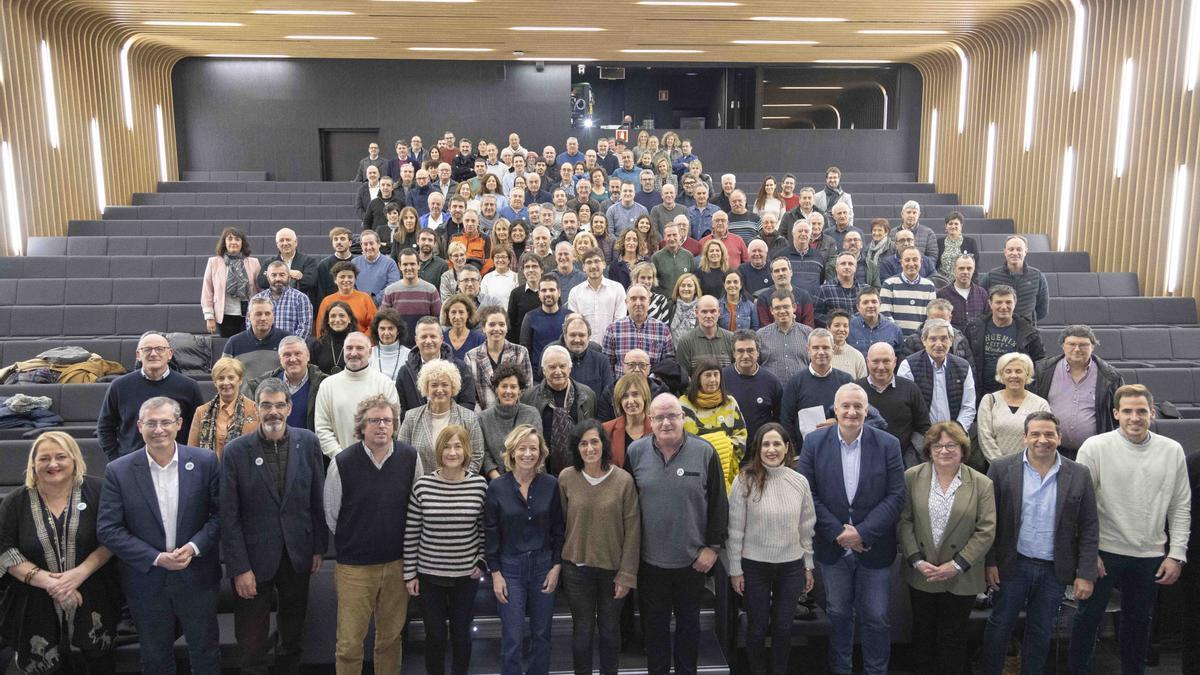 Foto de familia de la Asamblea territorial del PNV de Gipuzkoa en la Fundación Orona