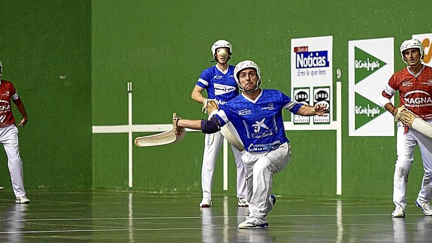 Matxin III se dispone a golpear la pelota en la final de ayer.