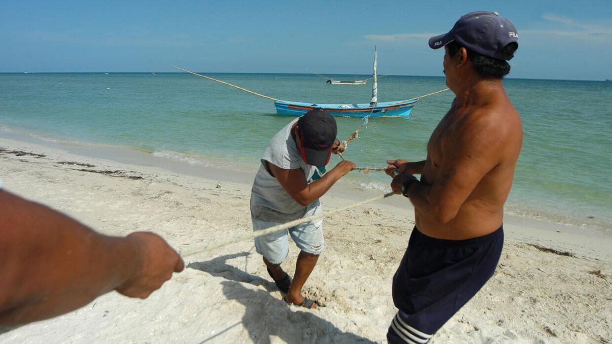 Pescadores del estado mexicano de Mérida, Yucatan,