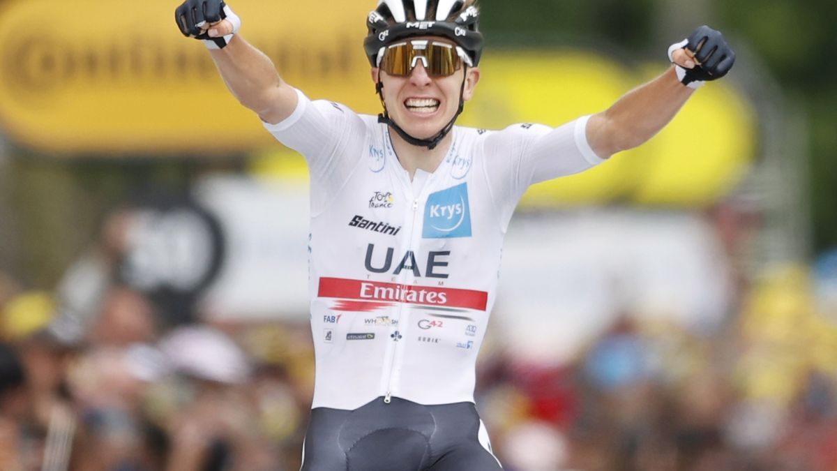 Pogacar celebra su victoria en la sexta etapa del último Tour de Francia.