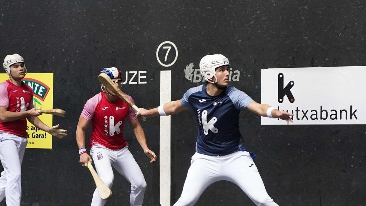 Román Maldonado y Dan Necol, en la final de la Liga Kutxabank de pala.