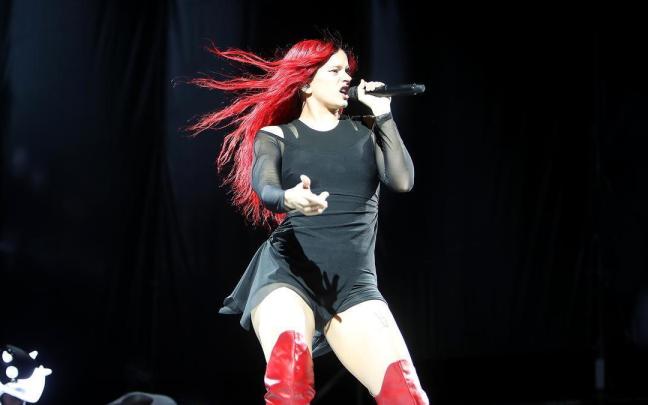 Rosalía durante uno de sus conciertos.