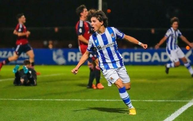 Dani D&iacute;az celebra un gol con el juvenil de la Real.