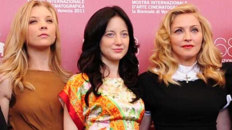Andrea Riseborough, en el centro, junto a Natalie Dormer y Madonna en el Festival de Venecia.