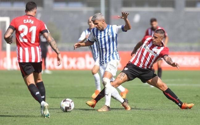 Salva Sevilla, durante el amistoso entre el Alav&eacute;s y el Athletic en Lezama. Foto: Borja Guerrero