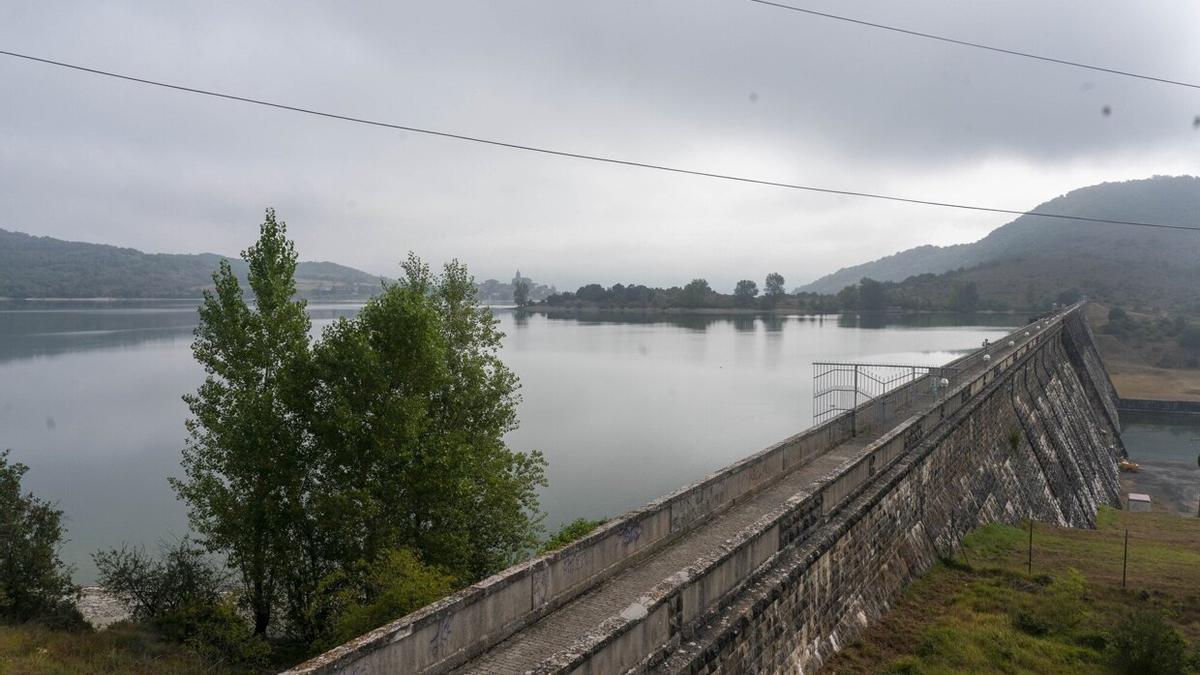 Presa del embalse de Ullibarri